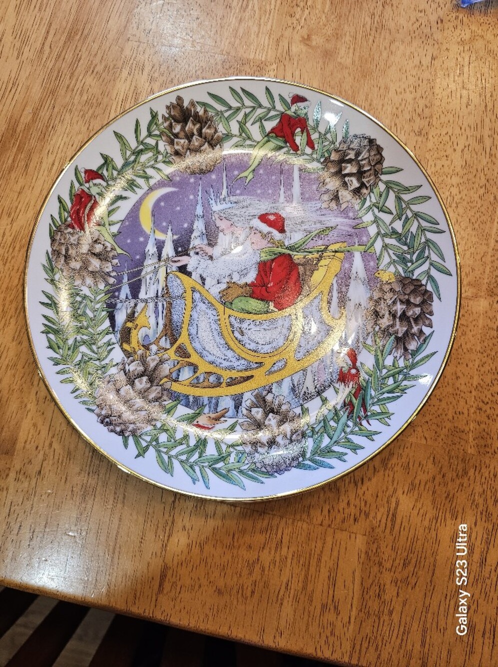 "The Snow Queen" January Decorative Plate - White with Red Script